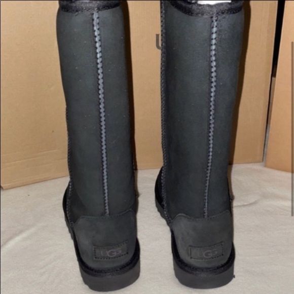 - UGG CLASSIC TALL - Picture 3 of 6